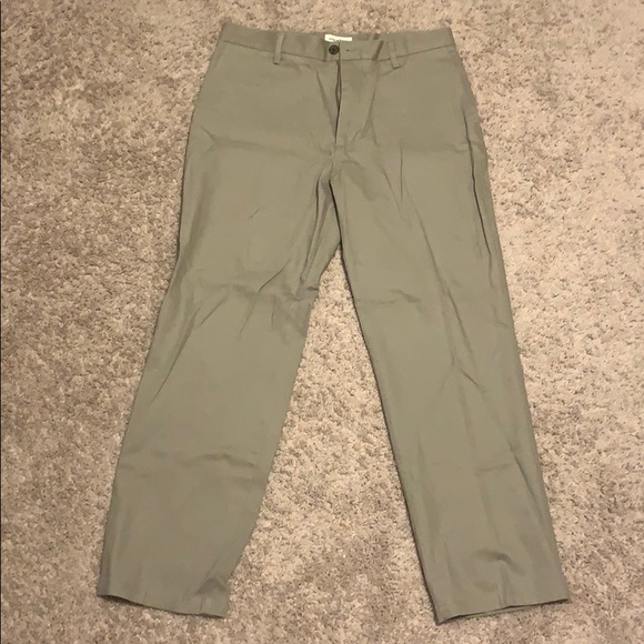 Dockers khaki pants 30x32 classic fit - Picture 1 of 3